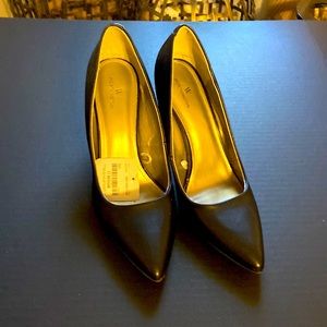 Worthington black heels